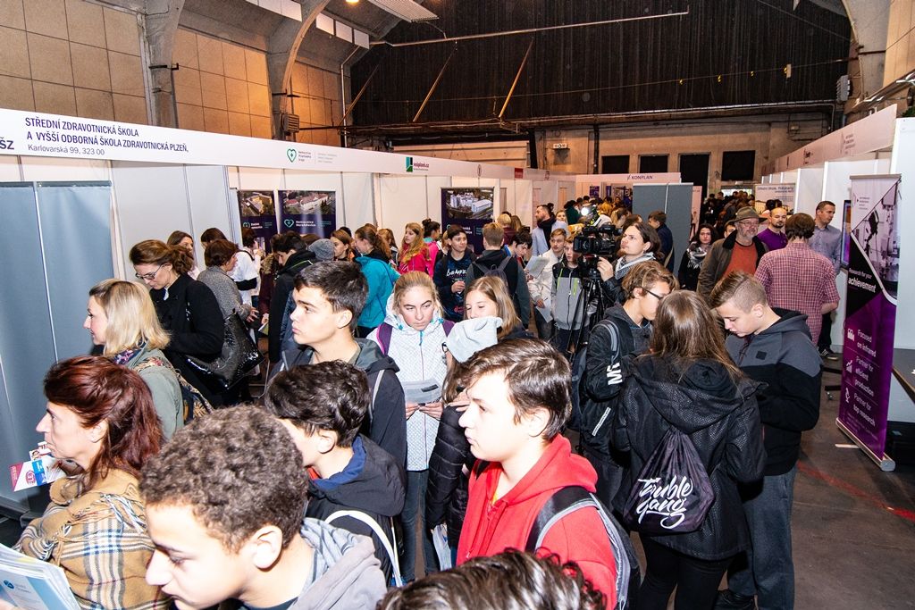 Festival vzdělávání zaplnil Depo2015 (foto: M. Pecuch, 9.11.2018)