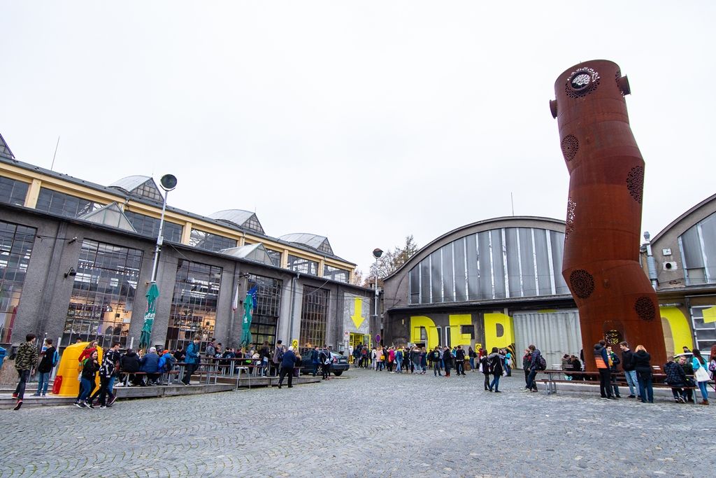 Festival vzdělávání zaplnil Depo2015 (foto: M. Pecuch, 9.11.2018)