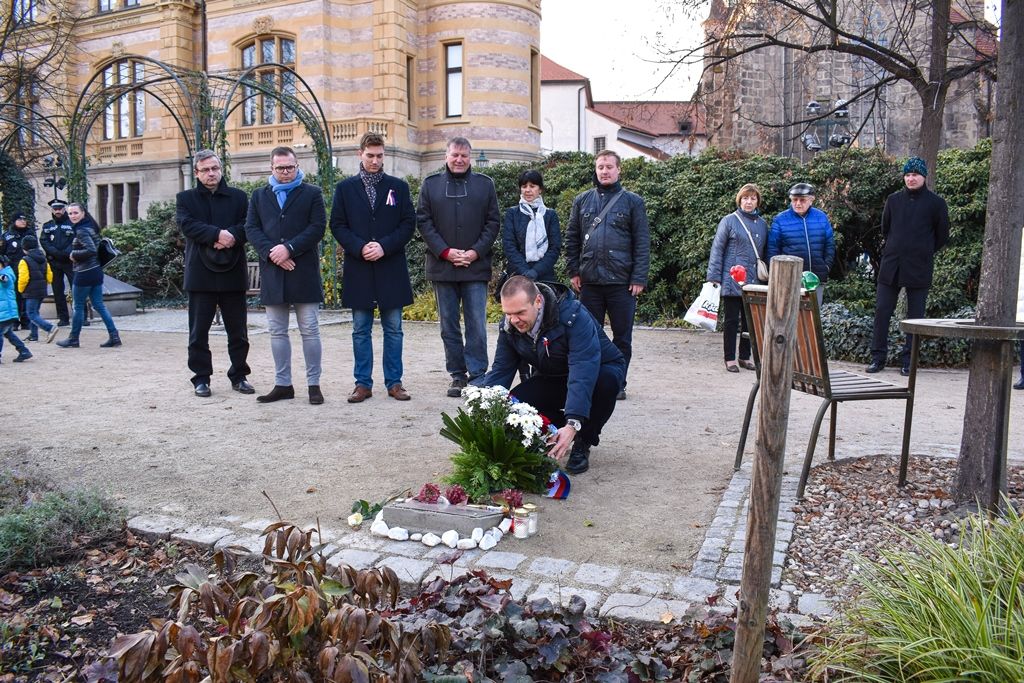 Plzeň uctila památku obětí komunismu a připomněla Václava Havla (foto: M. Fialová, 17.11.2018)