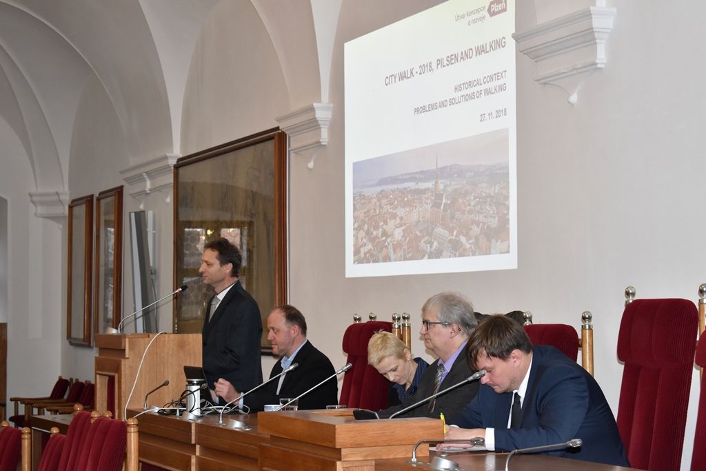 Konference ve Sněmovním sále plzeňské radnice (foto: A. Jarošová)