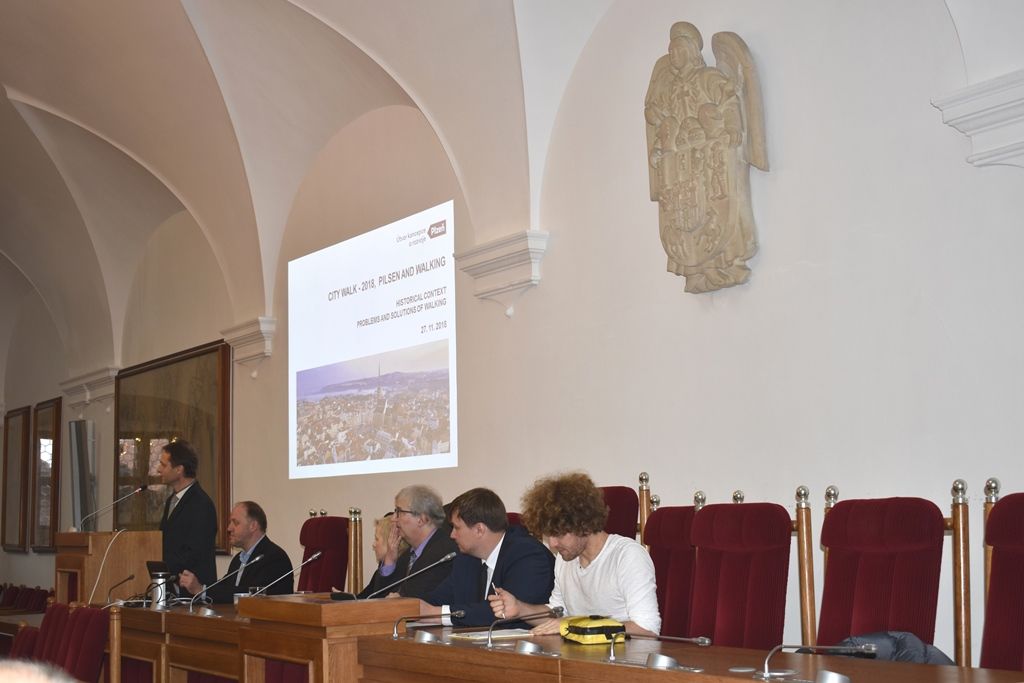 Konference ve Sněmovním sále plzeňské radnice (foto: A. Jarošová)