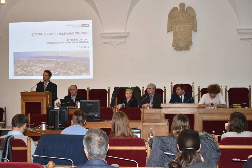 Konference ve Sněmovním sále plzeňské radnice (foto: A. Jarošová)