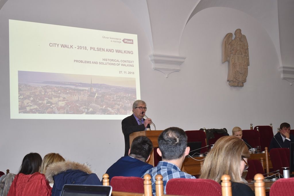 Konference ve Sněmovním sále plzeňské radnice (foto: A. Jarošová)