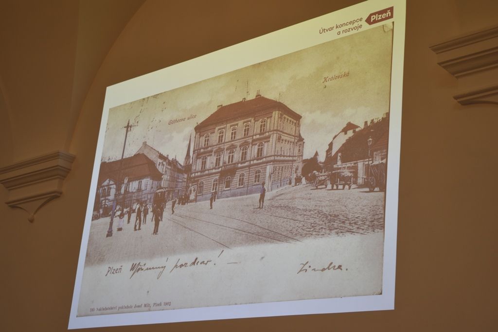 Konference ve Sněmovním sále plzeňské radnice (foto: A. Jarošová)