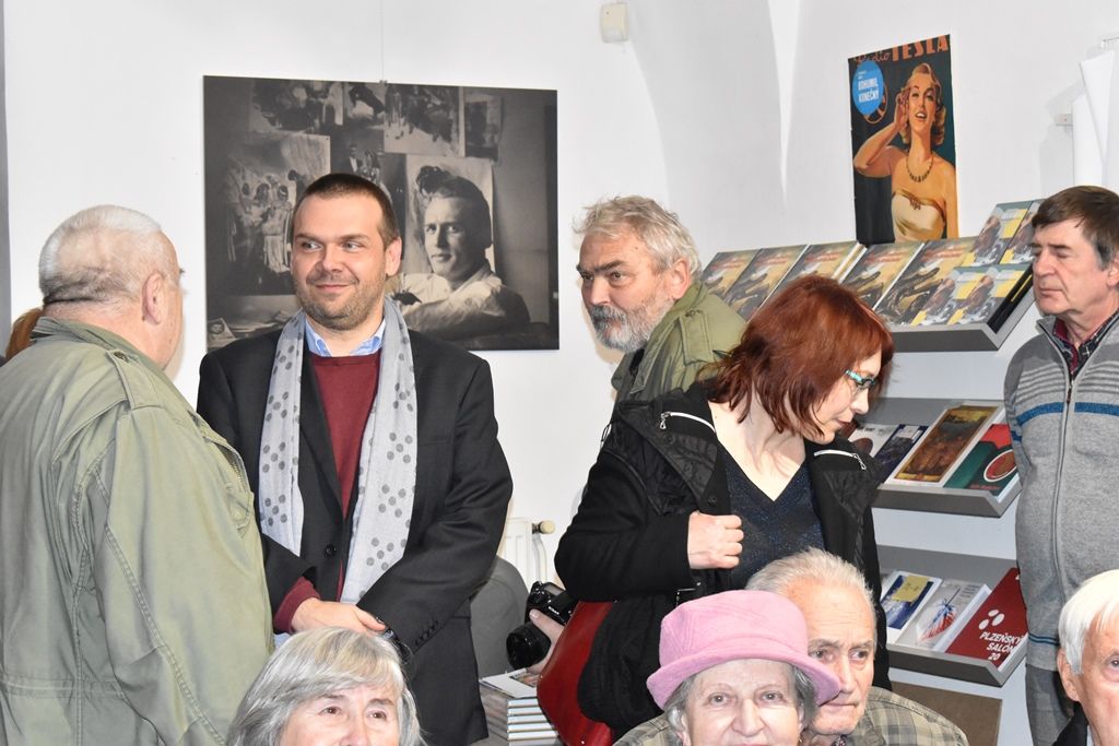 Výstava Ženy a dobrodružství Bohumila Konečného (foto vernisáž: E. Barborková, foto výstava: M. Pecuch, 6.12.2019)