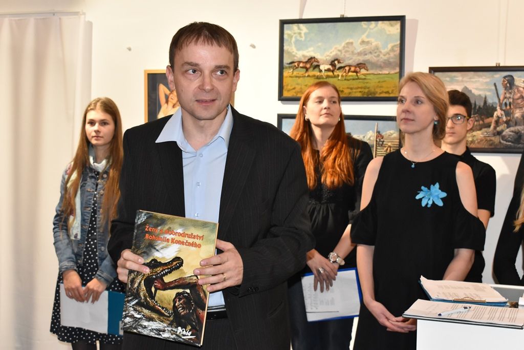 Výstava Ženy a dobrodružství Bohumila Konečného (foto vernisáž: E. Barborková, foto výstava: M. Pecuch, 6.12.2019)