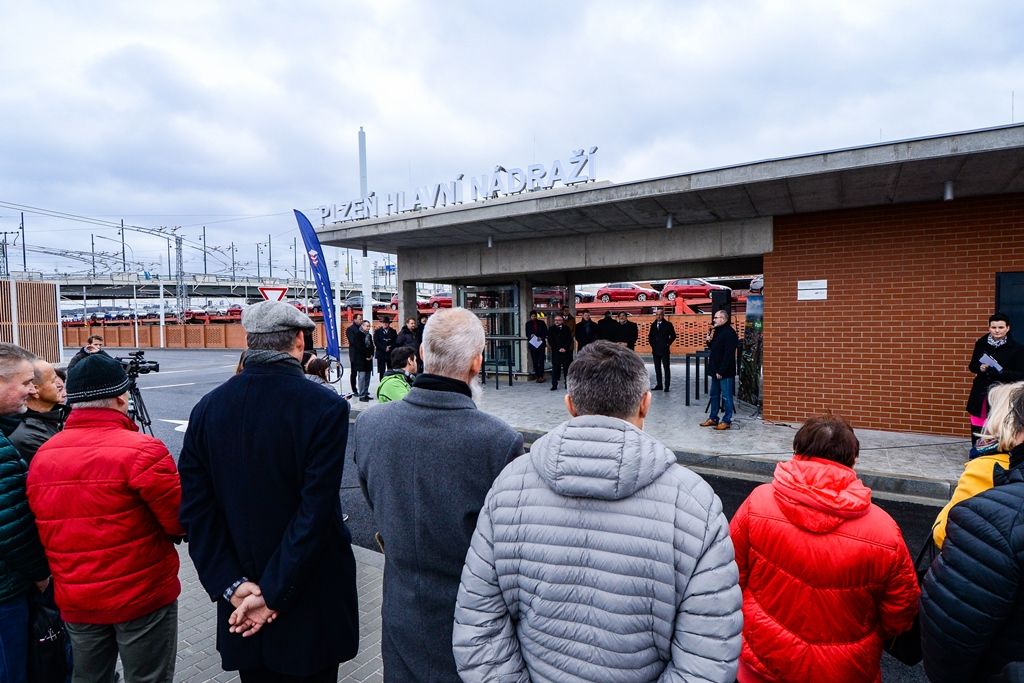 Plzeň má nový autobusový terminál, je hned vedle vlakového nádraží (foto: M. Pecuch, 7.12.2018)