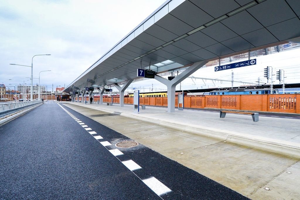 Plzeň má nový autobusový terminál, je hned vedle vlakového nádraží (foto: M. Pecuch, 7.12.2018)