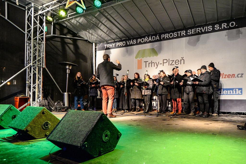 Na plzeňském náměstí zpívalo společně koledy více než 3500 lidí (foto: M. Pecuch, 12.12.2018)