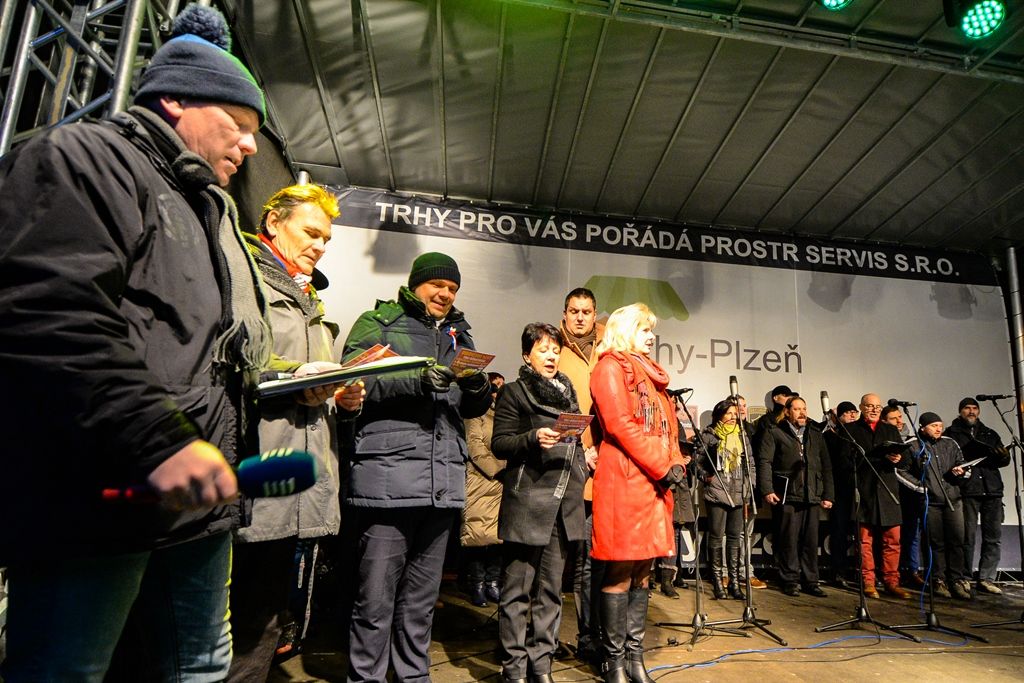 Na plzeňském náměstí zpívalo společně koledy více než 3500 lidí (foto: M. Pecuch, 12.12.2018)