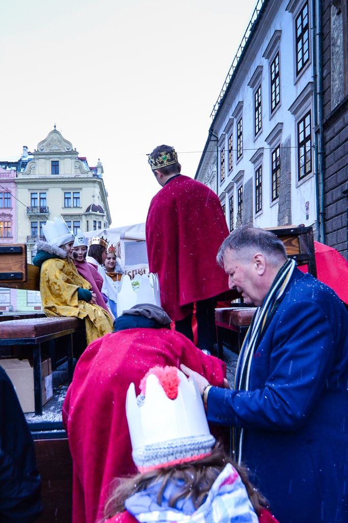 Na radnici odstartovala Tříkrálová sbírka (foto: M. Pecuch, 2.1.2019)
