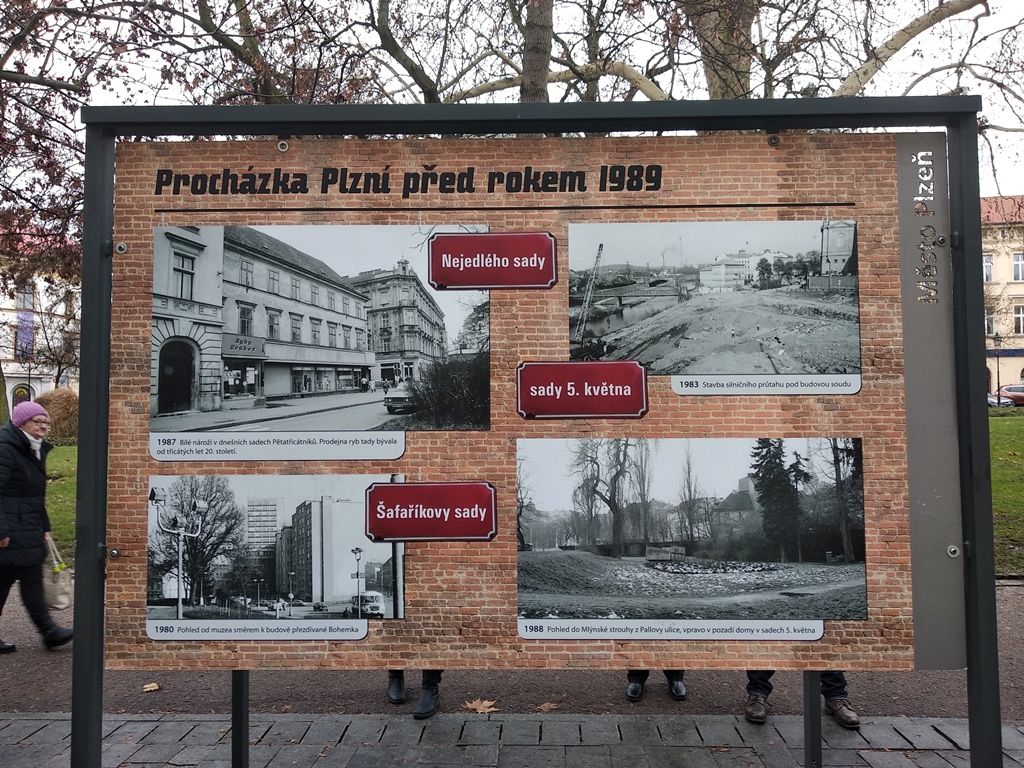Procházku Plzní před rokem 1989 představuje výstava ve Smetanových sadech (foto: A. Jarošová, 7.1.2019)