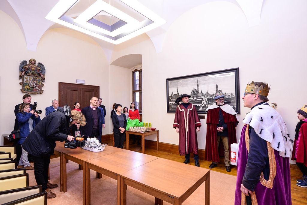 Tři králové se zastavili na radnici, vedení města podpořilo sbírku (foto: M. Pecuch, 8.1.2019)
