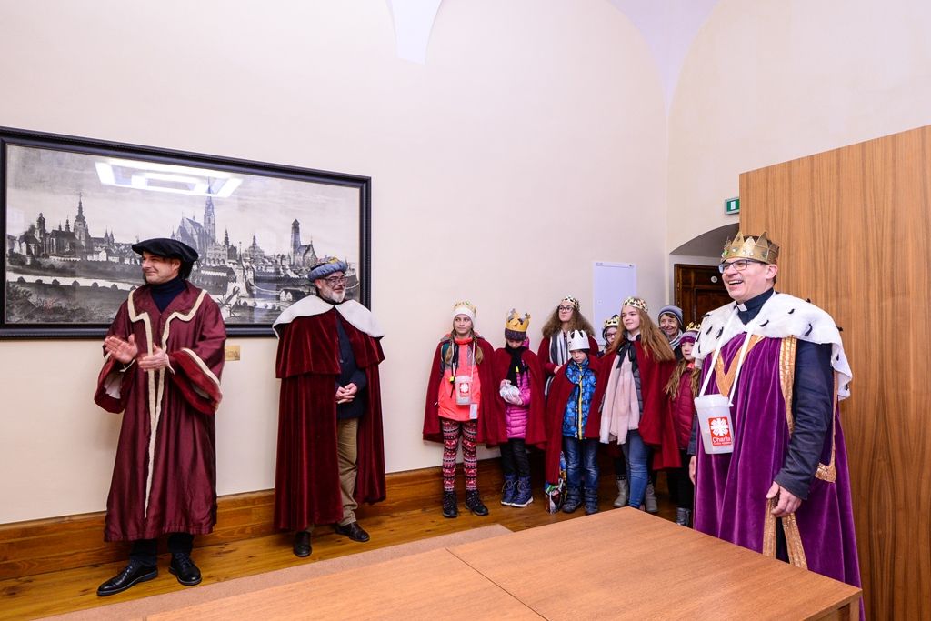Tři králové se zastavili na radnici, vedení města podpořilo sbírku (foto: M. Pecuch, 8.1.2019)