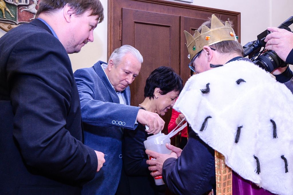 Tři králové se zastavili na radnici, vedení města podpořilo sbírku (foto: M. Pecuch, 8.1.2019)