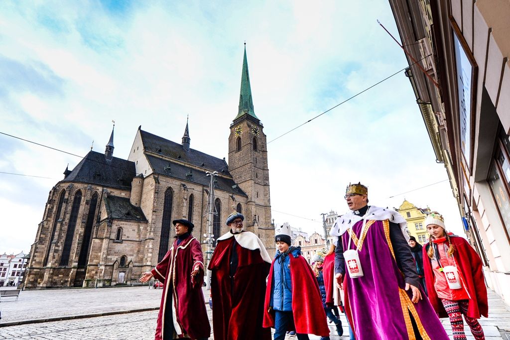 Tři králové se zastavili na radnici, vedení města podpořilo sbírku (foto: M. Pecuch, 8.1.2019)