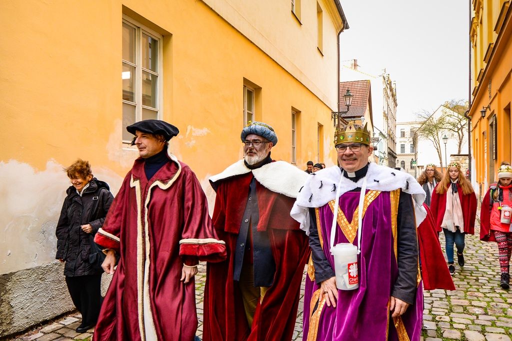 Tři králové se zastavili na radnici, vedení města podpořilo sbírku (foto: M. Pecuch, 8.1.2019)