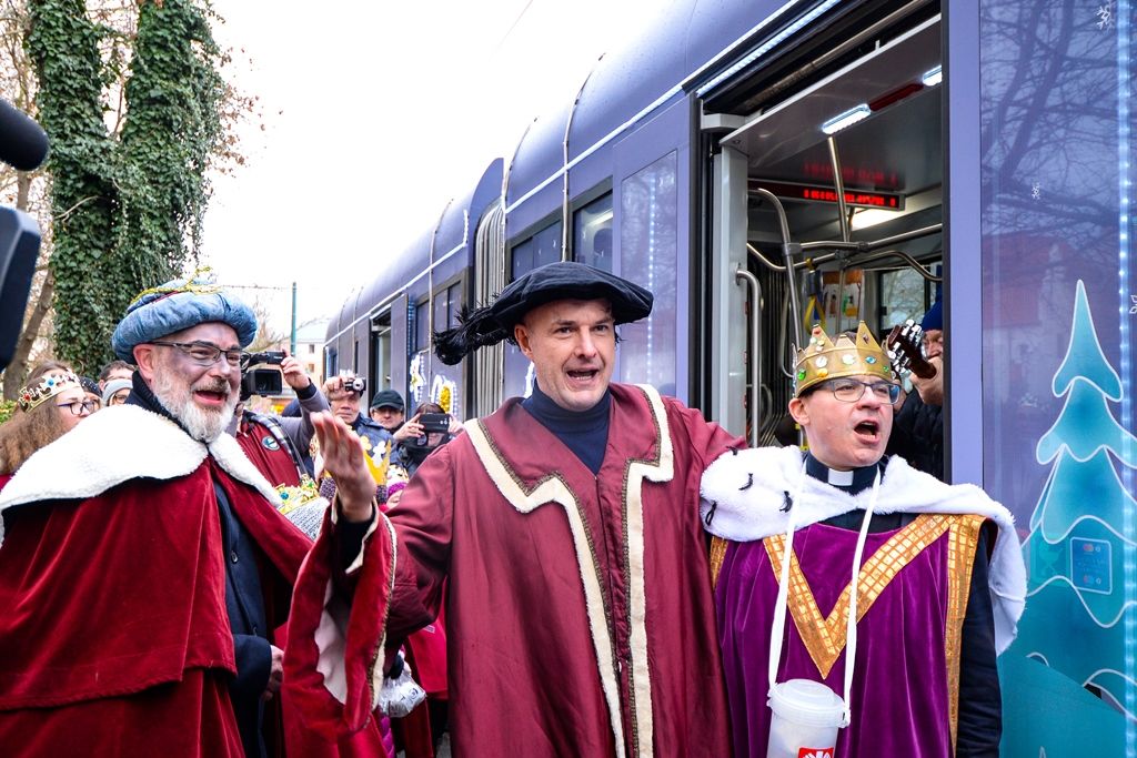 Tři králové se zastavili na radnici, vedení města podpořilo sbírku (foto: M. Pecuch, 8.1.2019)