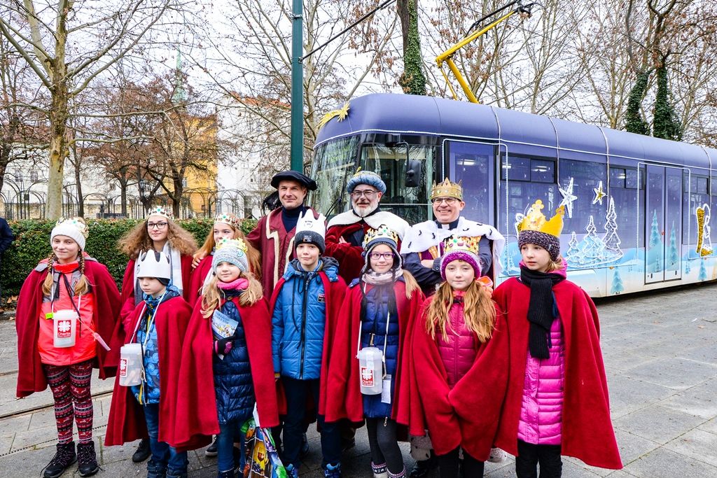 Tři králové se zastavili na radnici, vedení města podpořilo sbírku (foto: M. Pecuch, 8.1.2019)