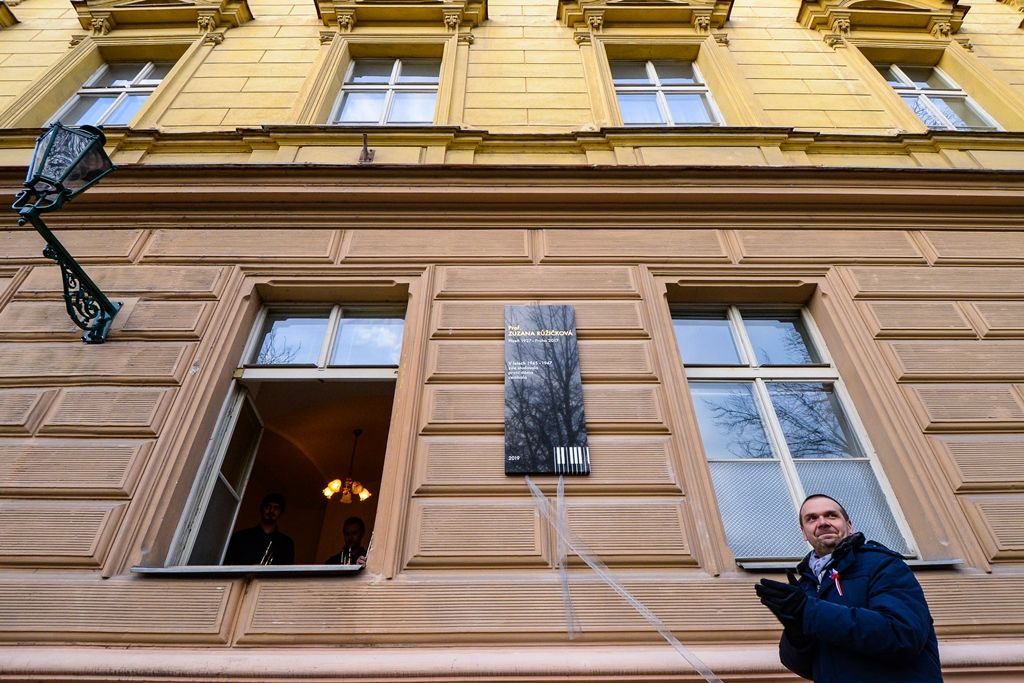 Plzeňská rodačka a slavná cembalistka Zuzana Růžičková má v Plzni pamětní desku (foto: M. Pecuch, 14.1.2019)