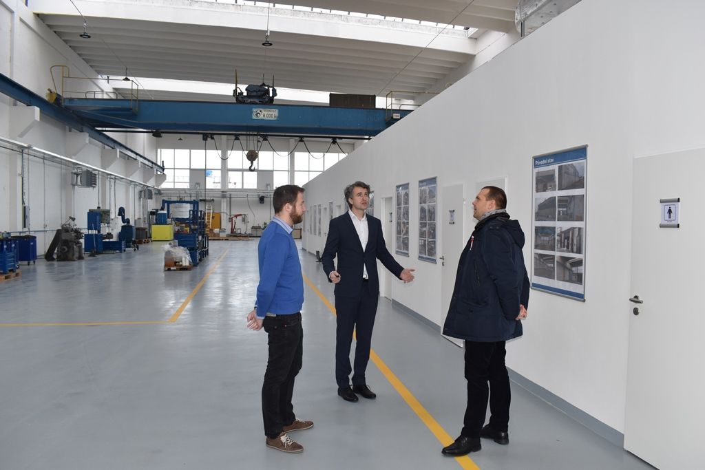 Primátor si prohlédl špičkové centrum žárových nástřiků i dynamickou zkušebnu (foto: E. Barborková, 15.1.2019)