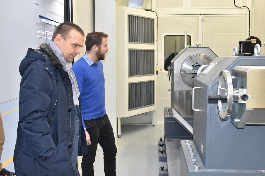 Primátor si prohlédl špičkové centrum žárových nástřiků i dynamickou zkušebnu (foto: E. Barborková, 15.1.2019)