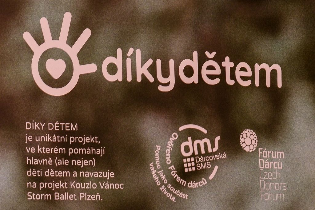 Primátor předal výtěžek celoroční sbírky Díky dětem (foto: M. Pecuch, 18.1.2019)