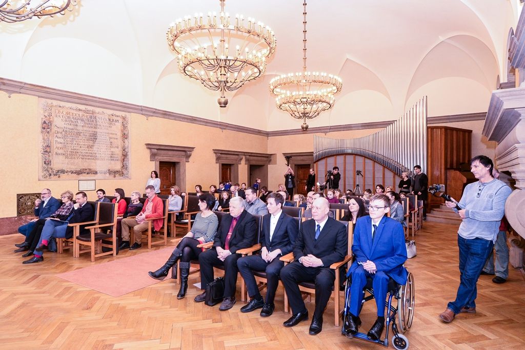 Primátor předal výtěžek celoroční sbírky Díky dětem (foto: M. Pecuch, 18.1.2019)