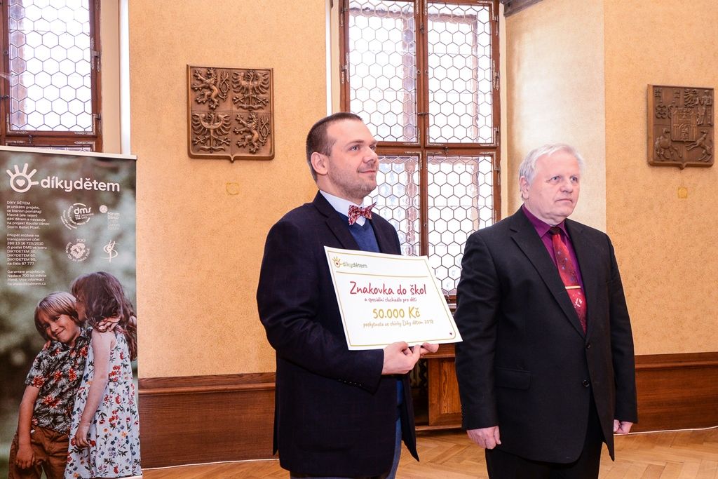 Primátor předal výtěžek celoroční sbírky Díky dětem (foto: M. Pecuch, 18.1.2019)