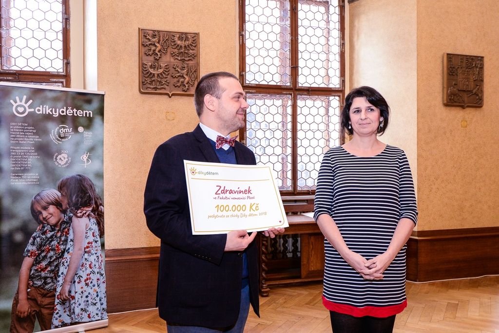 Primátor předal výtěžek celoroční sbírky Díky dětem (foto: M. Pecuch, 18.1.2019)