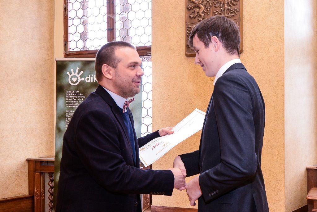 Primátor předal výtěžek celoroční sbírky Díky dětem (foto: M. Pecuch, 18.1.2019)