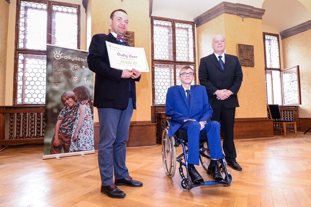 Primátor předal výtěžek celoroční sbírky Díky dětem (foto: M. Pecuch, 18.1.2019)