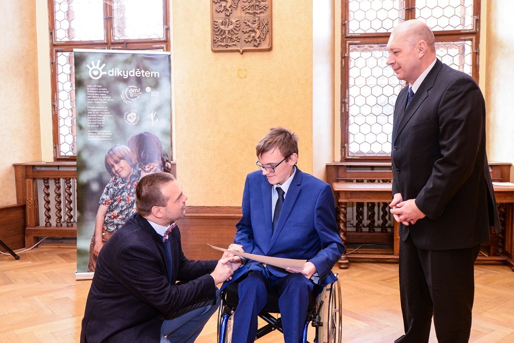 Primátor předal výtěžek celoroční sbírky Díky dětem (foto: M. Pecuch, 18.1.2019)