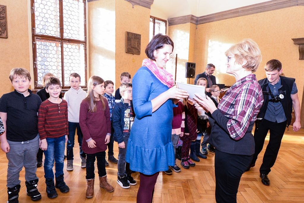 Primátor předal výtěžek celoroční sbírky Díky dětem (foto: M. Pecuch, 18.1.2019)