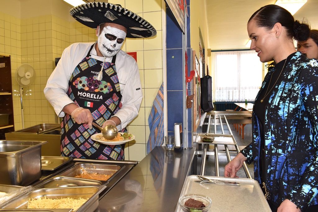 Žáci z 15. základní školy si pochutnali na mexickém menu