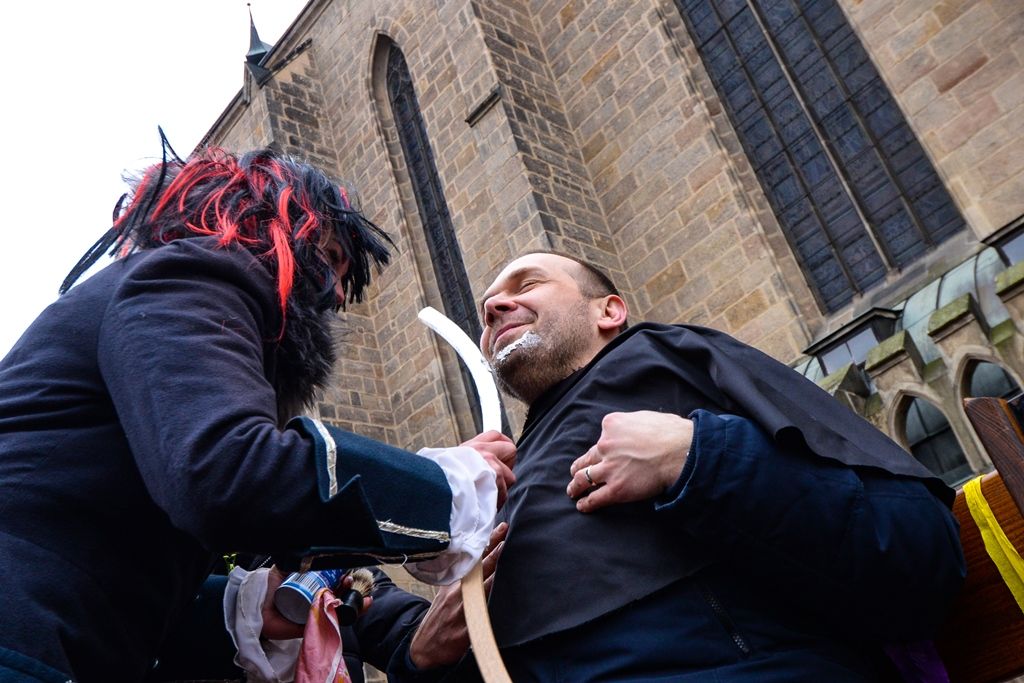 Masopustní masky převzaly klíč od Plzně (foto: M. Pecuch, 2.3.2019)