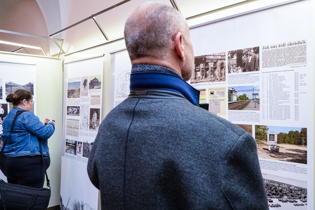 Výstava na radnici připomíná holocaust plzeňských Židů (foto: M. Pecuch, 8.3.2019)