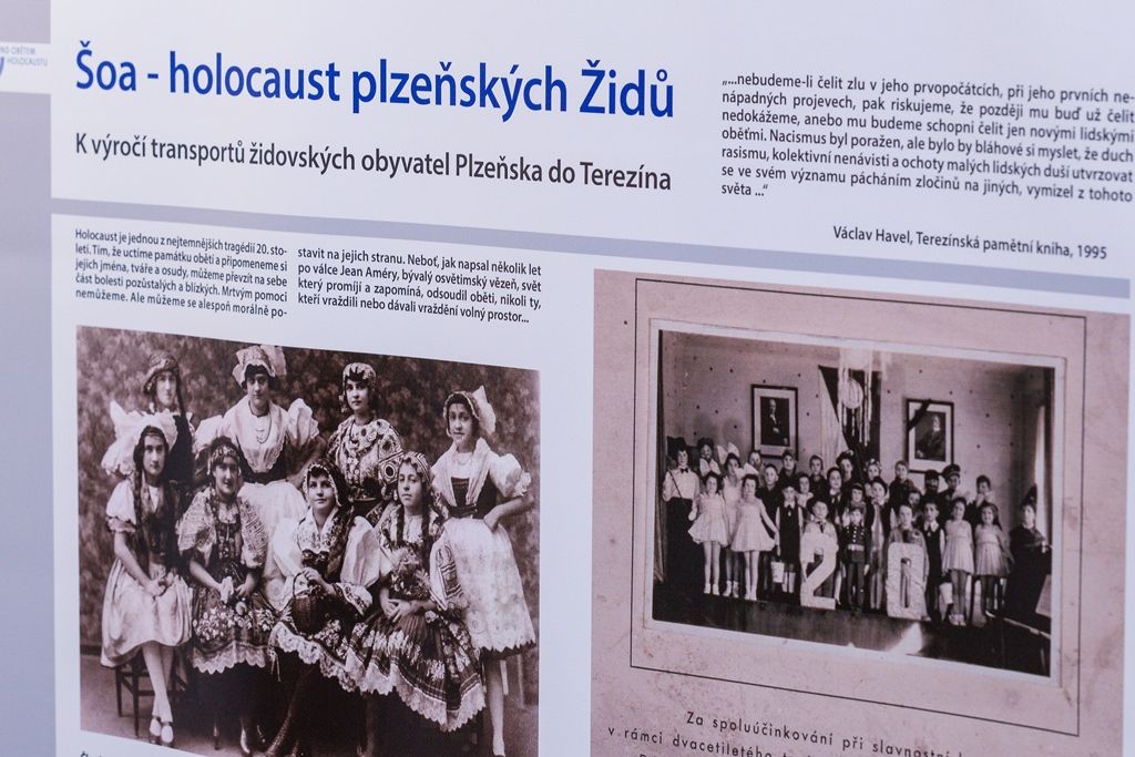 Výstava na radnici připomíná holocaust plzeňských Židů (foto: M. Pecuch, 8.3.2019)