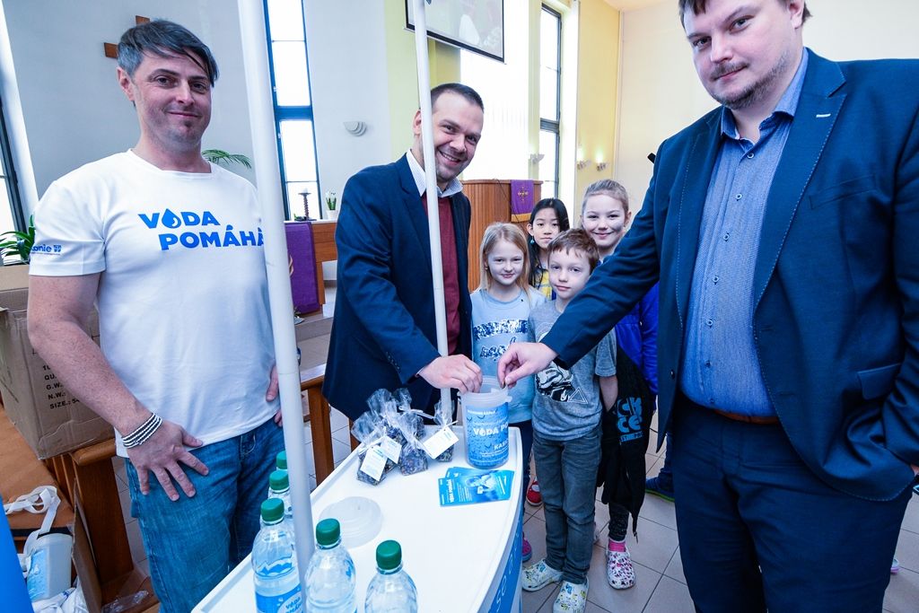 Charitativní kampaň Voda pomáhá odstartovala na Světový den vody (foto: M. Pecuch, 22.3.2019)