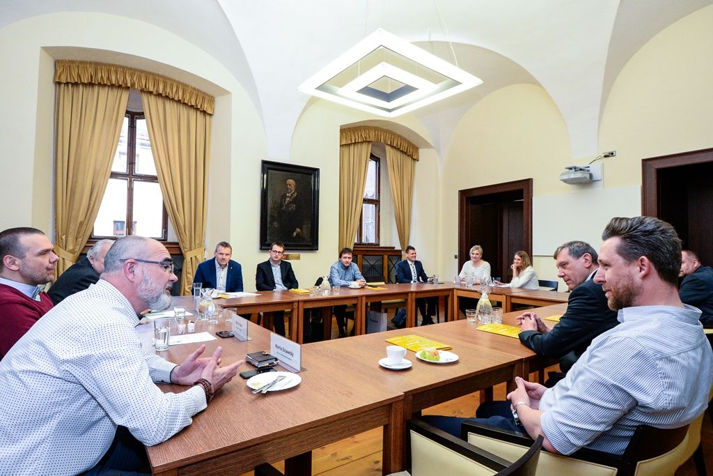Zástupci velkých firem diskutovali s vedením Plzně o zaměstnancích i bezpečnosti (foto: M. Pecuch, 4.4.2019)