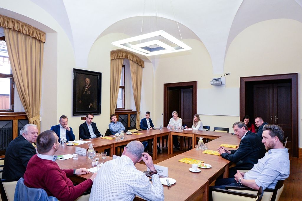 Zástupci velkých firem diskutovali s vedením Plzně o zaměstnancích i bezpečnosti (foto: M. Pecuch, 4.4.2019)