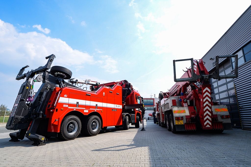 Nový špičkový vyprošťovací vůz slouží hasičům, přispěla na něj Plzeň (foto: M. Pecuch, 9.4.2019)