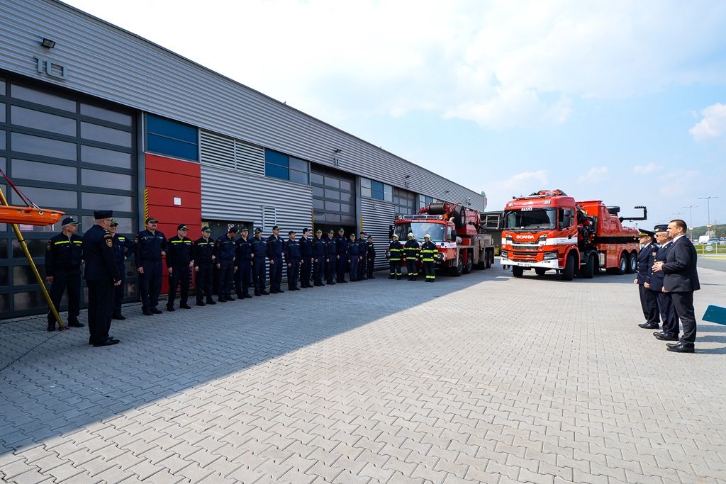 Nový špičkový vyprošťovací vůz slouží hasičům, přispěla na něj Plzeň (foto: M. Pecuch, 9.4.2019)