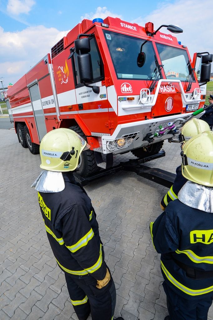 Nový špičkový vyprošťovací vůz slouží hasičům, přispěla na něj Plzeň (foto: M. Pecuch, 9.4.2019)