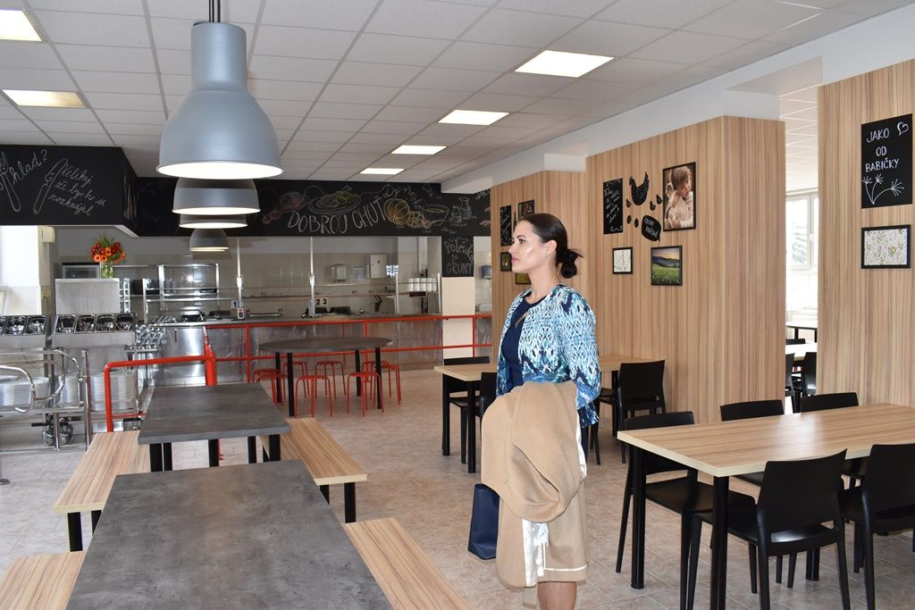 10. školní jídelna kompletně zrekonstruovala své prostory (foto: E. Barborková, 11.4.2019)