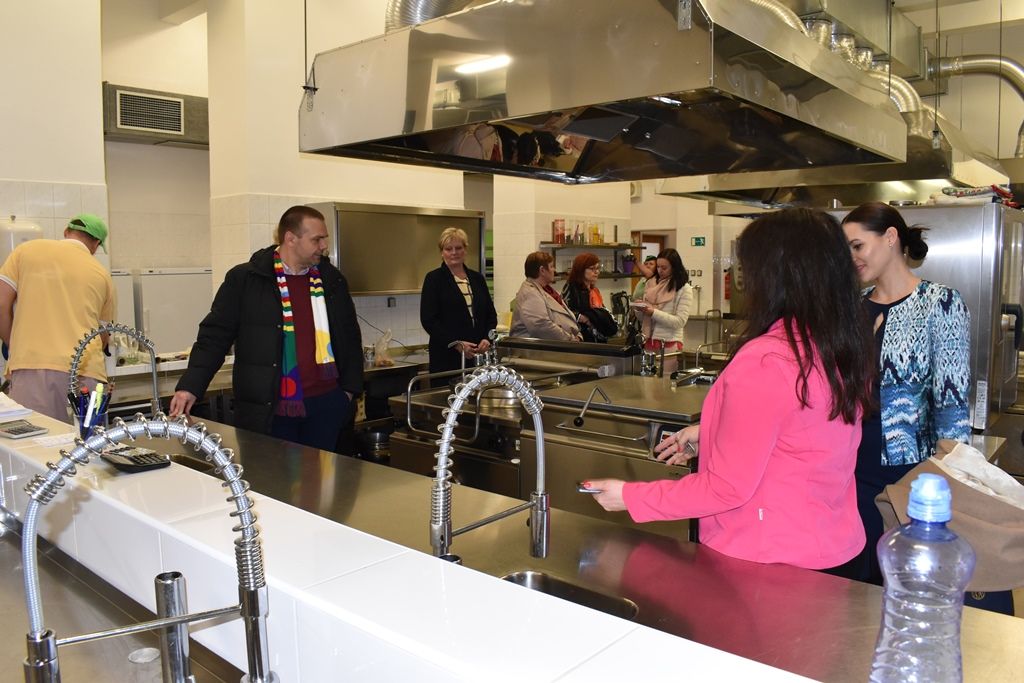 10. školní jídelna kompletně zrekonstruovala své prostory (foto: E. Barborková, 11.4.2019)