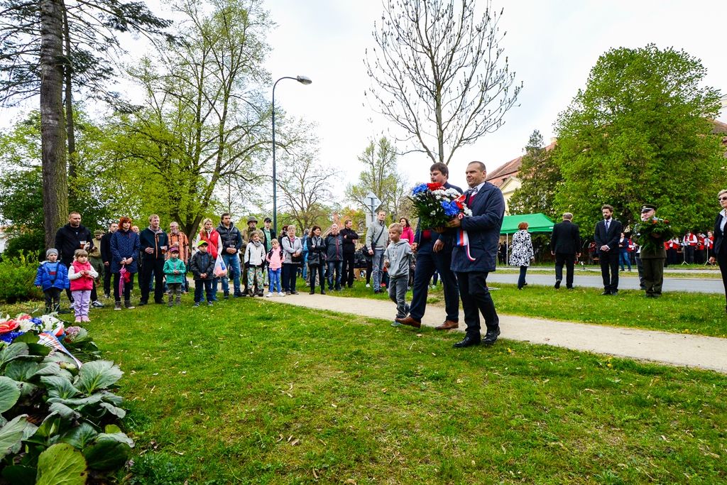 Slavnosti svobody 2019 - Pietní akty v Křimicích (foto: M. Pecuch, 27.4.2019)