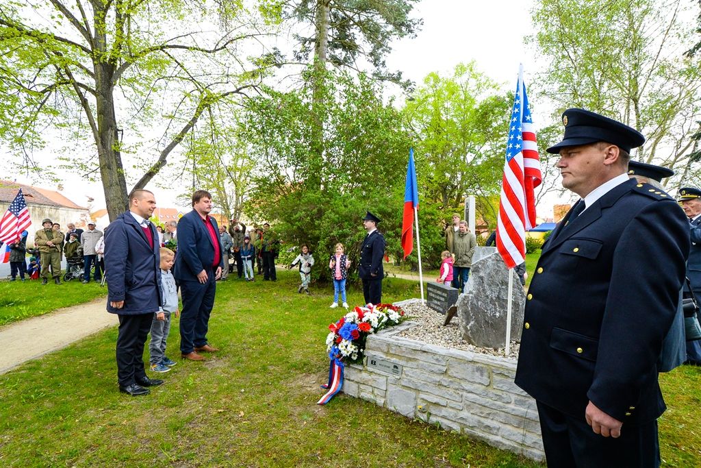 Slavnosti svobody 2019 - Pietní akty v Křimicích (foto: M. Pecuch, 27.4.2019)