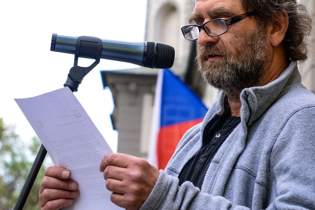 Čtení jmen obětí holocaustu Jom ha-šoa
