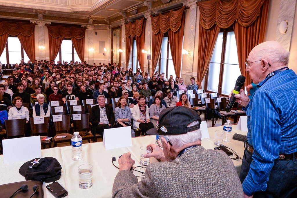 Slavnosti svobody 2019 - Beseda veteránů se studenty (foto: M. Pecuch, 3.5.2019)